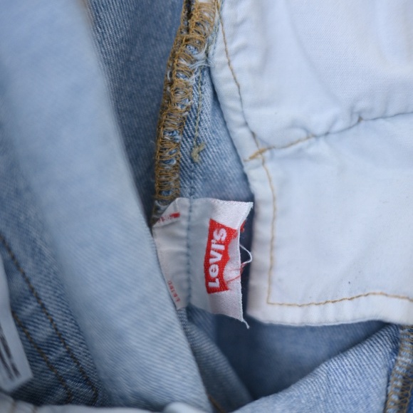 Levi 501’s Button Fly Women’s W28 L30 Light Blue Ripped Straight Leg Mom Jeans - Picture 12 of 16